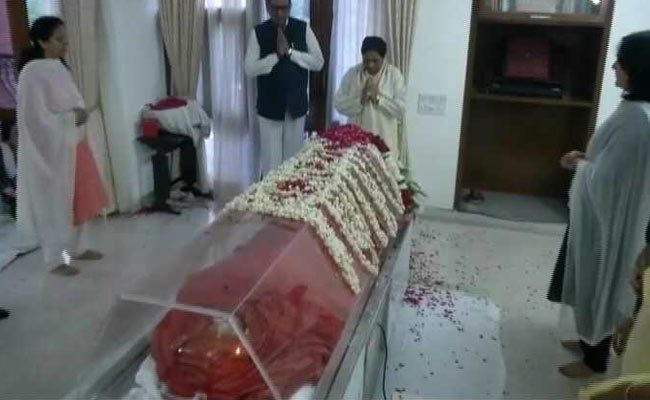 BSP Chief Mayawati Pays Last Respects To Sushma Swaraj