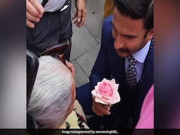 Mobbed In London, Ranveer Singh Gives Elderly Fan A Rose, Dances With The Crowd Mobbed In London, Ranveer Singh Gives Elderly Fan A Rose, Dances With The Crowd