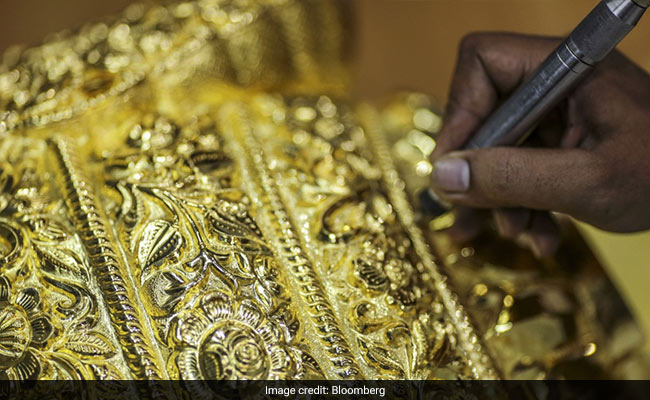 कोरोना वायरस के कहर के बीच सोना हो गया थोड़ा सस्&zwj;ता, चांदी में भी गिरावट