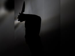 बेटी ने पिता को दी दूध में मिलाकर नशीली गोली, फिर प्रेमी के साथ रेत डाला गला और... बेटी ने पिता को दी दूध में मिलाकर नशीली गोली, फिर प्रेमी के साथ रेत डाला गला और...