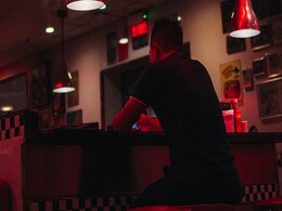 Day Before Lockdown, Anonymous $10,000 Tip Melts Eatery Staff In US Day Before Lockdown, Anonymous $10,000 Tip Melts Eatery Staff In US