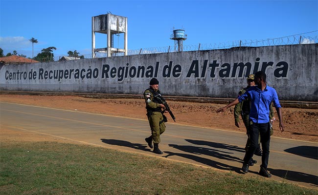Brazil Gang Members Behead Rivals In Jail Riot While Guards Look On