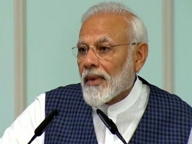 झारखंड : जम्मू-कश्मीर से धारा 370 हटने के जश्न में युवती ने अपनी पीठ पर...