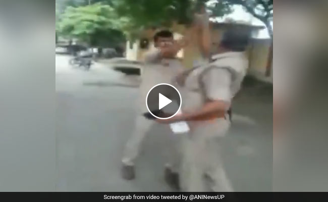 बड़ौत पुलिस स्टेशन में PRD जवान औऱ होमगार्ड के बीच हुआ झगडा़, जमकर चले लात-घूंसे