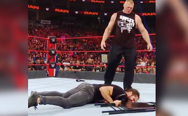 WWE: ब्रॉक लेस्नर से पंगा लेने पर सेथ रॉलिन्स का हुआ बुरा हाल, ऐसी हुई पिटाई रिंग में ही लगे तड़पने- देखें Video