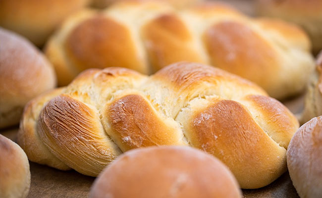 Get Freshly Made Bread At Home With These 7 Bread Makers