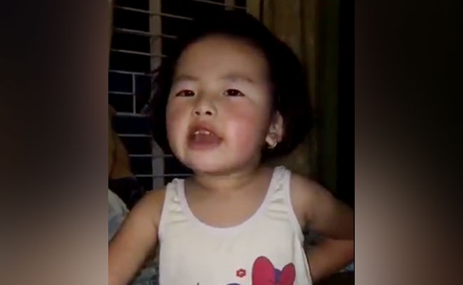 लद्दाख की बच्ची ने क्यूट अंदाज में गाया 'वंदे मातरम' तो अमिताभ बच्चन ने वीडियो पोस्ट कर कही ये बात