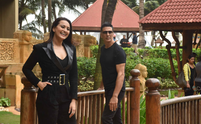 When Sonakshi Sinha Knocked Akshay Kumar Over From His Chair. Watch Viral Video