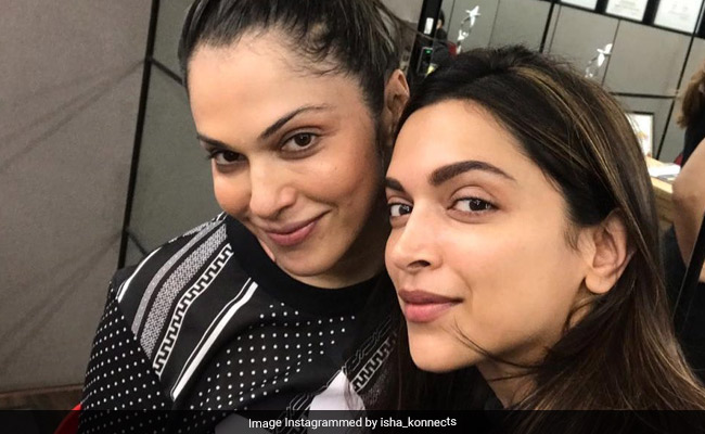 Workout Buddies Deepika Padukone And Isha Koppikar's 'No Make Up' Selfie Is Ruling The Internet