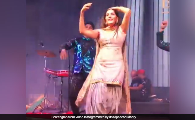 सपना चौधरी ने 'हट जा ताऊ' गाने से स्टेज पर मचाया तहलका, Video ने उड़ाया गरदा