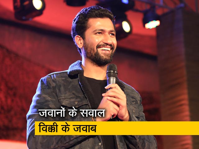 जवानों ने विक्की से पूछे उनके फिल्मी करियर से जुड़े सवाल