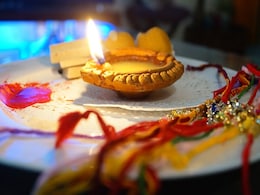 Raksha Bandhan: इस तरह सजाएं राखी की थाली, जानिए राखी बांधने का सही तरीका और पूजा-विधि Raksha Bandhan: इस तरह सजाएं राखी की थाली, जानिए राखी बांधने का सही तरीका और पूजा-विधि