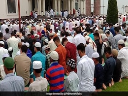 यूपी की सड़कों पर नमाज पढ़ने की मनाही, आरती करने पर भी लगी रोक यूपी की सड़कों पर नमाज पढ़ने की मनाही, आरती करने पर भी लगी रोक