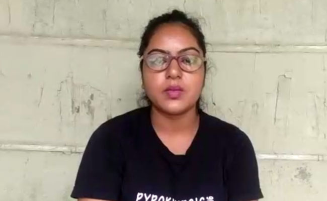 दो साल पहले डिलीट कर दी थी बीफ पर लिखी FB पोस्ट, स्कॉलर के लिए अब बनी परेशानी, पुलिस ने दर्ज किया मामला