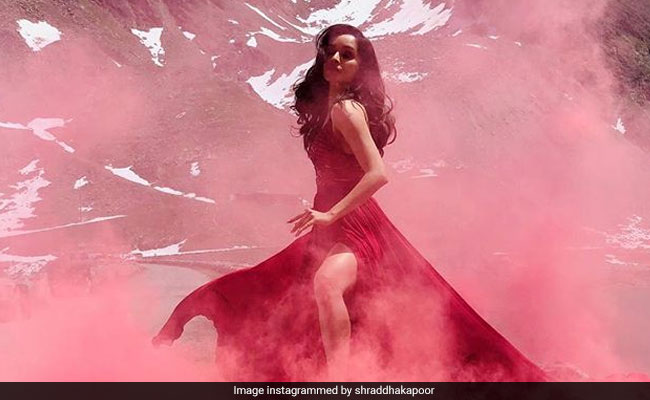 Arjun Kapoor Trolls Shraddha Kapoor For <I>Saaho</I> Pic (Katrina Kaif Isn't His Only Target)
