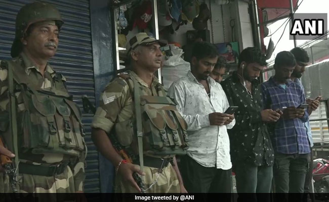 घाटी में 50 हजार लैंडलाइन सेवाएं बहाल, 2जी मोबाइल नेटवर्क भी शुरू, पढ़ें 10 बड़ी बातें...