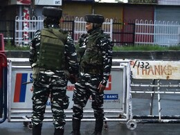 जम्मू-कश्मीर में आतंकी हमले में डॉक्टर समेत 7 लोगों की मौत, 5 घायल जम्मू-कश्मीर में आतंकी हमले में डॉक्टर समेत 7 लोगों की मौत, 5 घायल