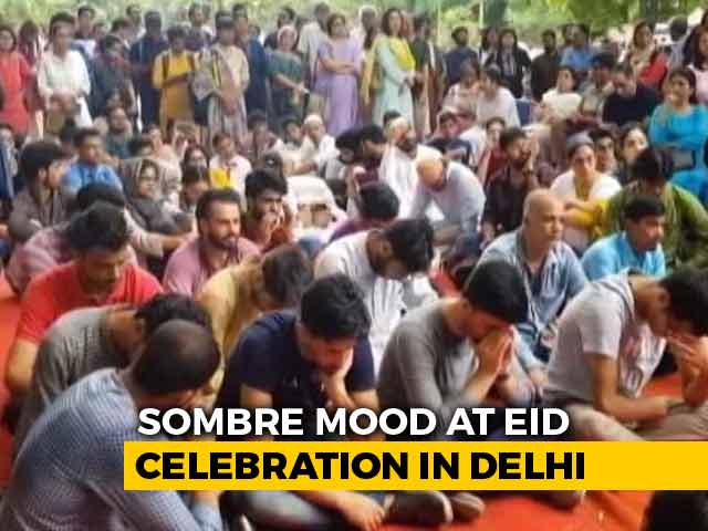 Cut Off From Home, Kashmiris In Delhi Observe Eid At Jantar Mantar