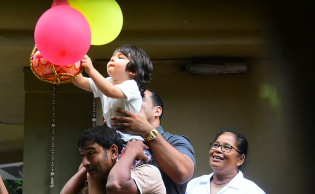 Janmashtami 2019: Taimur's Adorable <I>Dahi Handi</i> Debut With Little Sister Inaaya