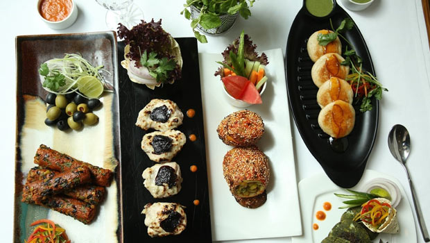 'Chutney Bar And Tandoor' At The Metropolitan Hotel Has A Range Of Indian Appetisers Worth Trying Out