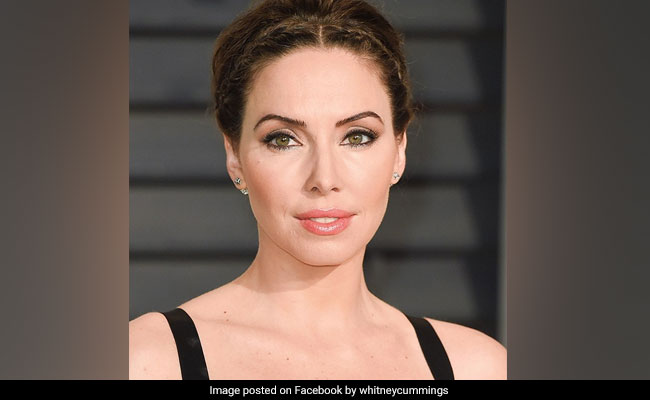 How A Comedian Expertly Shut Down Attempts To Extort Her Over Topless Pic