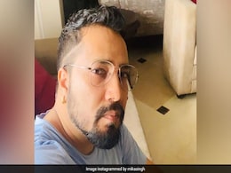 गायक मीका सिंह ने मांगी माफी तो इस संगठन ने उन पर लगाया प्रतिबंध हटा दिया गायक मीका सिंह ने मांगी माफी तो इस संगठन ने उन पर लगाया प्रतिबंध हटा दिया