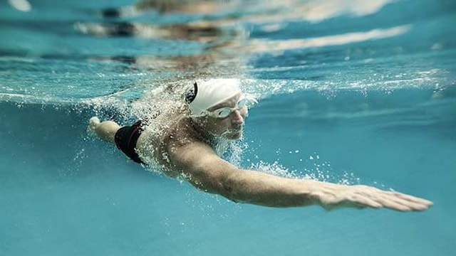 Rheumatoid Arthritis: You can boost your general cardiovascular health by swimming