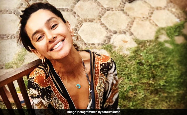 Farhan Akhtar's Birthday Wish Makes Shibani Dandekar ROFL And How