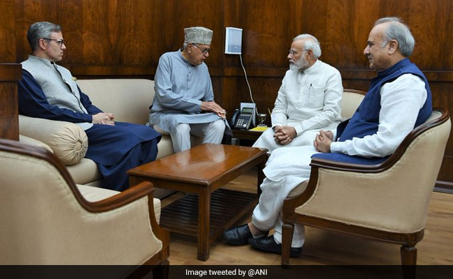 National Conference Delegation Meets PM, Requests For Polls By Year End