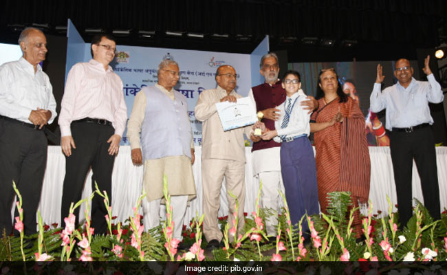 Union Minister Distributes Prize To Winners Of Sign Language Competition 2019