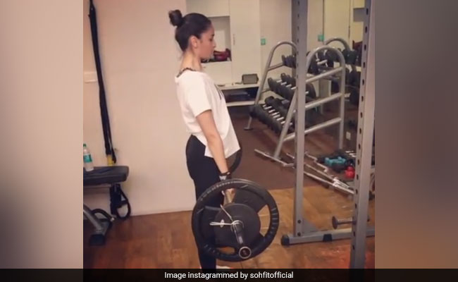 Alia Bhatt Workout Routine Watch Video Fitness Vlog By Alia Know All Details Of Her Fitness Routine Her routine life is well planned. alia bhatt workout routine watch video