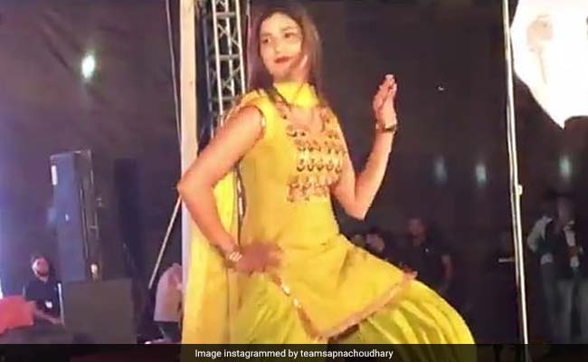 Sapna Choudhary Dance Video: सपना चौधरी के डांस को देखने उमड़ी लोगों की भीड़, वीडियो ने उड़ाया गरदा