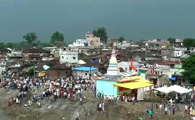 In Madhya Pradesh, 400 Injured At Annual Stone-Throwing Festival