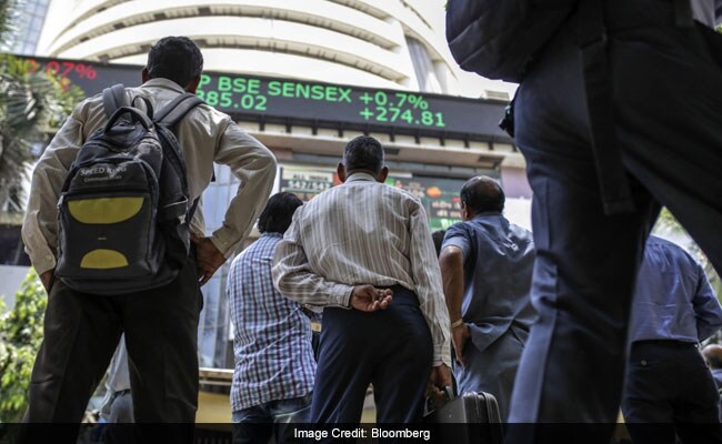 सेंसेक्स की शीर्ष दस में से छह का बाजार पूंजीकरण 1.26 लाख करोड़ रुपये बढ़ा सेंसेक्स की शीर्ष दस में से छह का बाजार पूंजीकरण 1.26 लाख करोड़ रुपये बढ़ा
