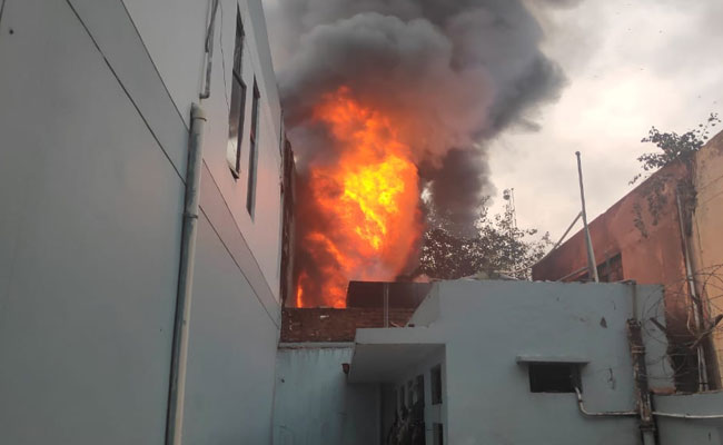 Fire Breaks Out At Engine Oil Warehouse In Delhi, 1 Dead