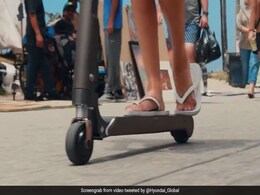 Hyundai's Solution For Traffic Jams: Mount Electric Scooter On Your Car Hyundai's Solution For Traffic Jams: Mount Electric Scooter On Your Car