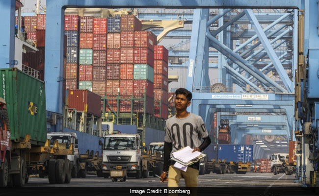 निर्यात मार्च महीने में 58.23 प्रतिशत उछलकर 34 अरब डॉलर रहा, 2020-21 में 7.4 प्रतिशत की गिरावट