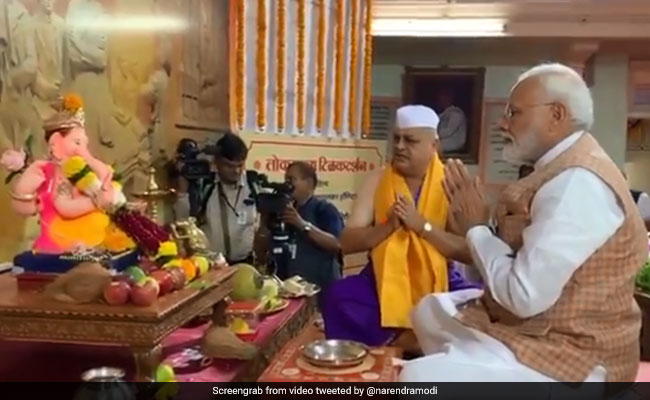 PM Modi Offers Prayers To Lord Ganesh On Arrival In Mumbai