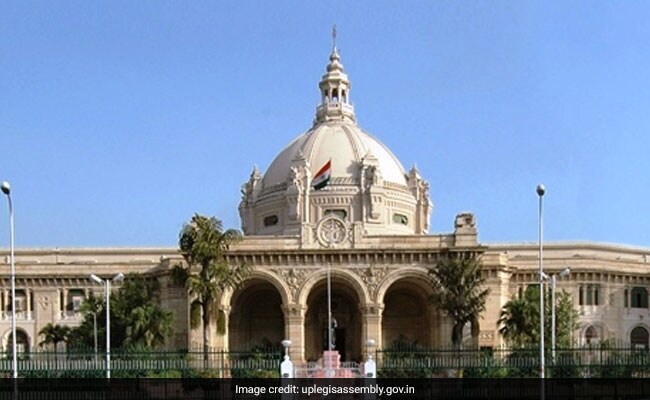 उत्तर प्रदेश : BHU छात्रा से सामूहिक दुष्कर्म मामले पर सपा सदस्‍यों ने सदन से किया 'वॉक आउट'