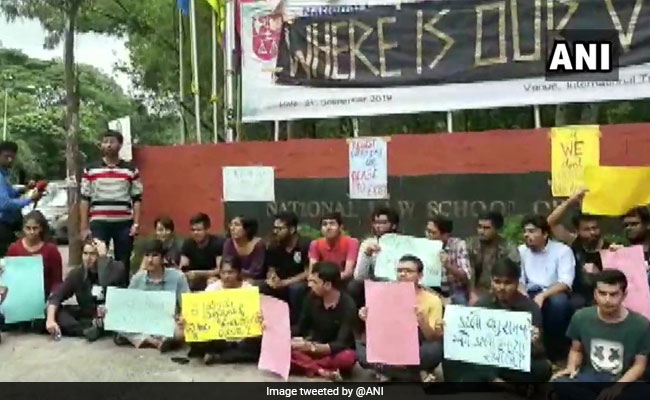 NLSIU Bangalore Students Protest Demanding Appointment Of New Vice-Chancellor