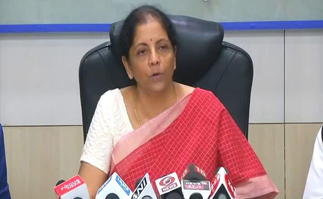 पंजाब एंड महाराष्ट्र कोआपरेटिव बैंक में जारी संकट पर वित्त मंत्री ने चुप्पी तोड़ी