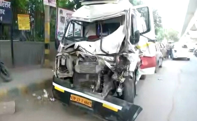 2-Year-Old, Ambulance Technician Killed In Accident On Delhi-Noida Flyway