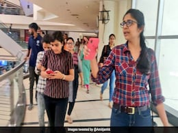 दिल्ली के एक मॉल में DCW की टीम ने मारा छापा, स्वाति मालीवाल ने ट्वीट कर कहा- पूरा बैंकॉक खुला है! देखें VIDEO दिल्ली के एक मॉल में DCW की टीम ने मारा छापा, स्वाति मालीवाल ने ट्वीट कर कहा- पूरा बैंकॉक खुला है! देखें VIDEO