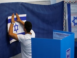 नई सरकार बनने से पहले ही सांसदों ने ली शपथ, साल में दो बार चुनाव के बावजूद नहीं बनी किसी की सरकार नई सरकार बनने से पहले ही सांसदों ने ली शपथ, साल में दो बार चुनाव के बावजूद नहीं बनी किसी की सरकार