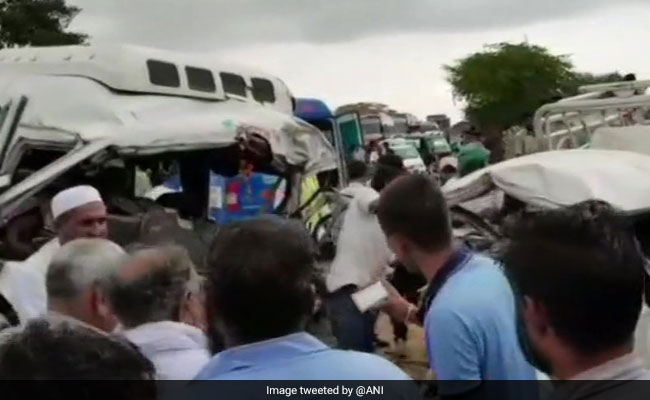16 Killed, 5 Injured As Minibus Collides With Car In Rajasthan