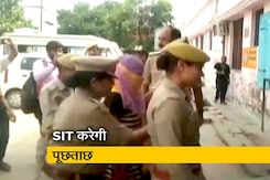 स्वामी चिन्मयानंद पर रेप का आरोप लगाने वाली छात्रा गिरफ्तार स्वामी चिन्मयानंद पर रेप का आरोप लगाने वाली छात्रा गिरफ्तार