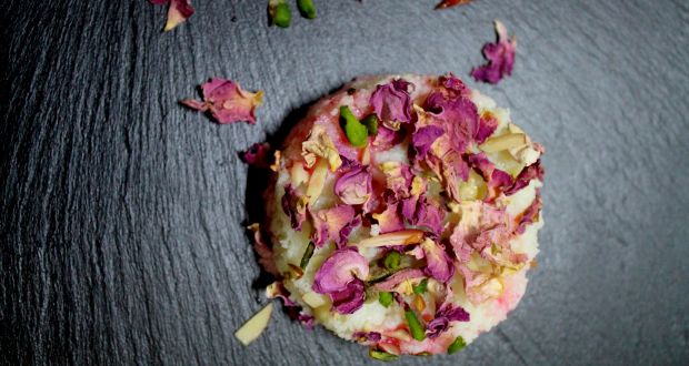 आलू और गुलाब का हलवा Recipe