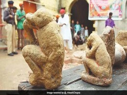 पाकिस्तान में मंदिर की खुदाई के दौरान मिली सुरंग, अंदर से निकली बेशकीमती भगवान हनुमान की मूर्ति पाकिस्तान में मंदिर की खुदाई के दौरान मिली सुरंग, अंदर से निकली बेशकीमती भगवान हनुमान की मूर्ति