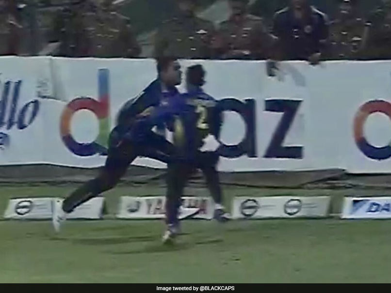 SL vs NZ T20I: बाउंड्री पर टकराए श्रीलंका के दो खिलाड़ी, आखिरी ओवर में न्यूजीलैंड को मिल गया छक्का.. SL vs NZ T20I: बाउंड्री पर टकराए श्रीलंका के दो खिलाड़ी, आखिरी ओवर में न्यूजीलैंड को मिल गया छक्का..