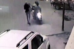 On Camera, Journalist's Phone Snatched In Delhi By Men On Bike On Camera, Journalist's Phone Snatched In Delhi By Men On Bike